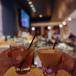 Bar West - Old fashioned + caramel apple martini