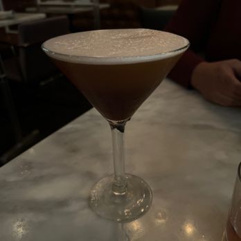 Gatsby's Landing - French martini--- waitress Kelly didn't even spill a single drop, that's what you call a professional - New American Near Me - Roslyn, New York