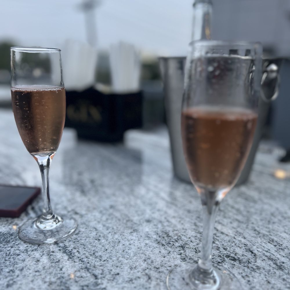 Life After Restaurant & Lounge - Rose Prosecco - American Near Me - Edgewater, New Jersey
