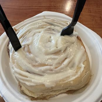 Bear Mountain Pizza - Cinnamon roll - Pizza Near Me - Squaw Valley, California