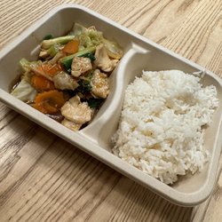 Bronze Elephant Thai - Don't expect plates.