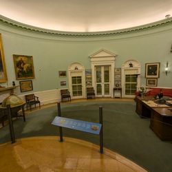 Harry S. Truman Library & Museum - Replica of his Oval Office
