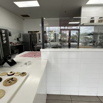 Crumbl - Redlands - Bakeries Near Me - Redlands, California