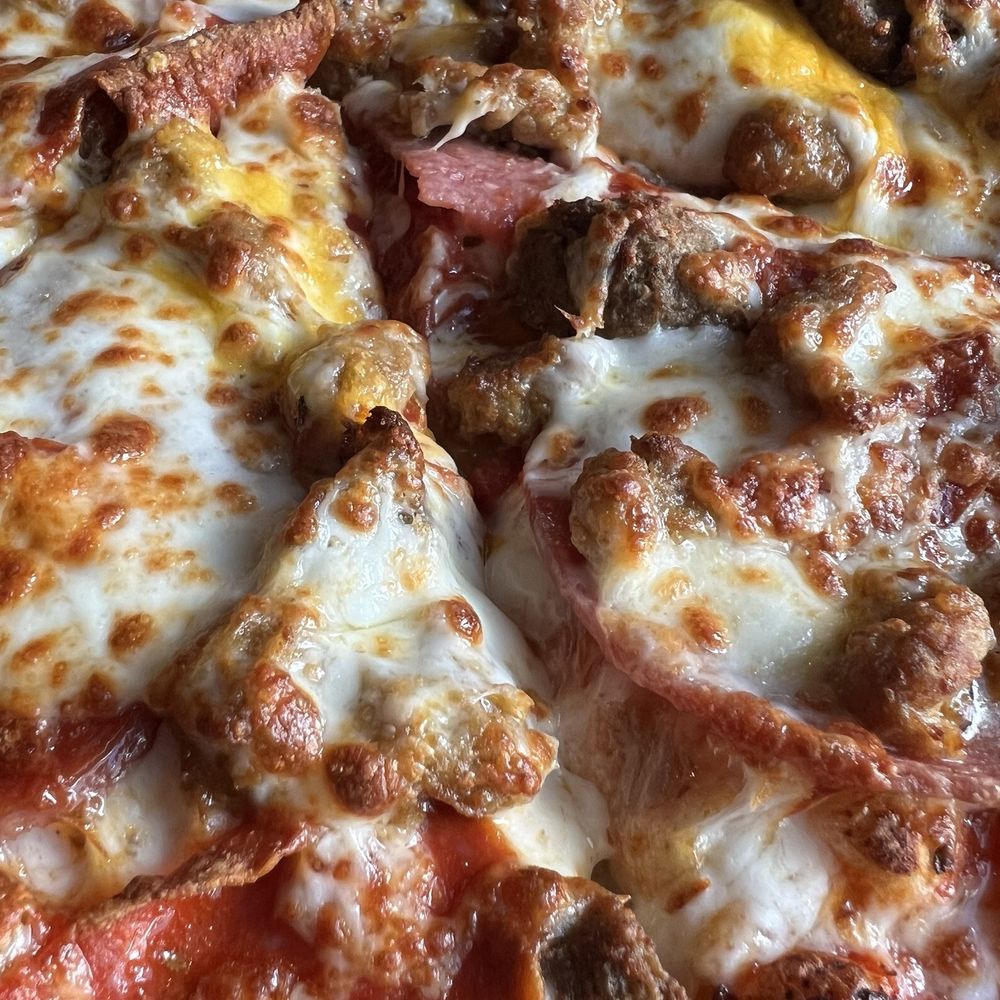 Extreme Pizza - Arlington - Everest Pizza, all meat pizza. Look at those toppings - Pizza Near Me - Arlington, Virginia Extreme Pizza - Arlington - Everest Pizza, all meat pizza. Look at those toppings - Pizza Near Me - Arlington, Virginia