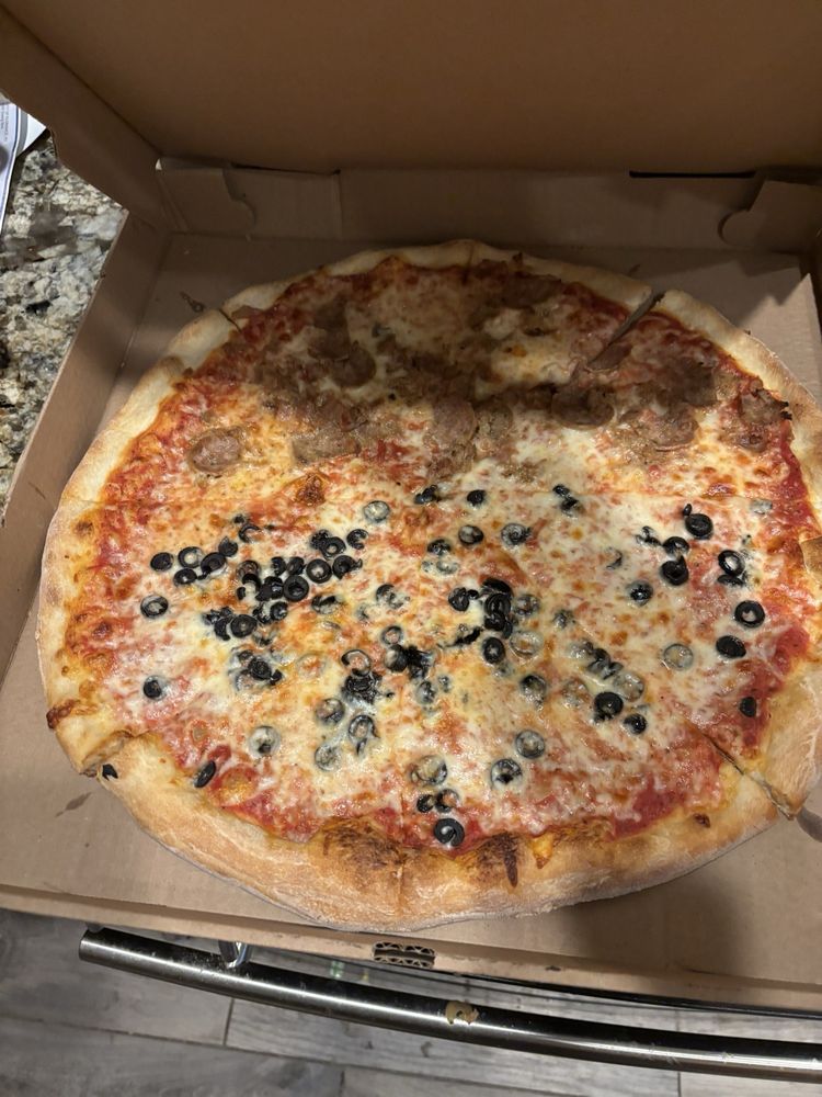 Food from Noce's Pizzeria