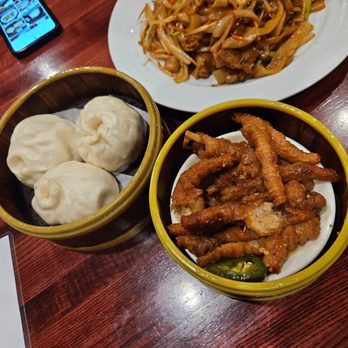 Benyue Restaurant - Pork & vegetable steamed bun. Chicken feet. - Dim Sum Near Me - Indianapolis, Indiana