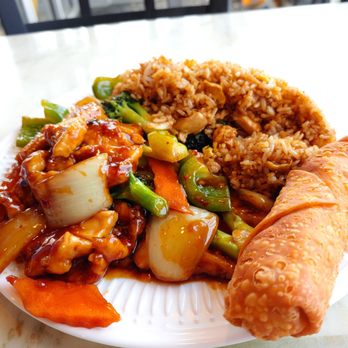 Lucky Panda - Hunan Chicken lunch special includes soup, egg roll and fried rice. Mildly spicy. - Chinese Near Me - Aurora, Illinois