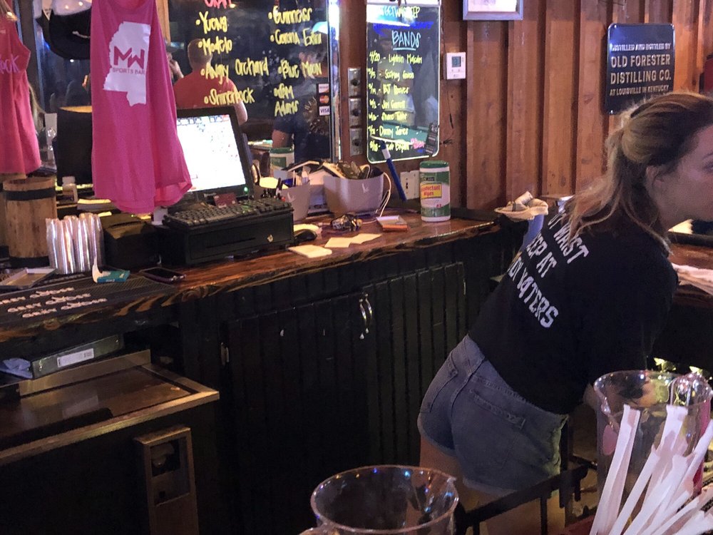 Muddy Waters Sports Bar Logo