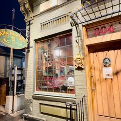 Alla Famiglia - Exterior of restaurant