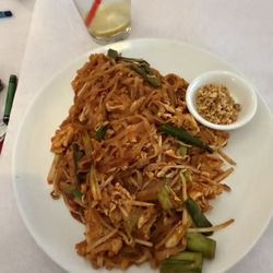 Anothai Cuisine - Chicken pad thai