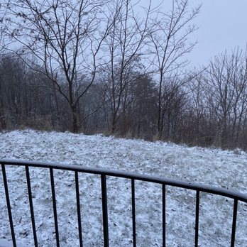 Skyland - Morning view of unexpected snow - Resorts Near Me - Luray, Virginia