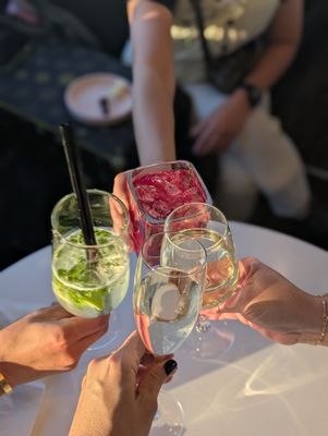 Escape Lounges by null