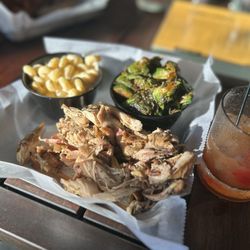 Smoke Shack - Smoked chicken, Mac and cheese & Brussel sprouts