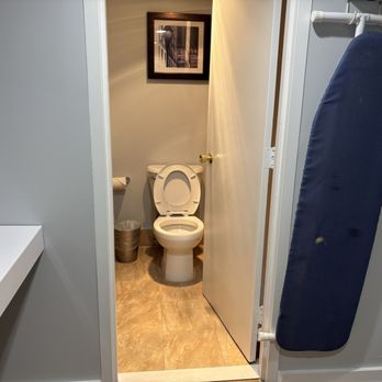 Radisson Hotel Philadelphia Northeast - Bath room area - Hotels Near Me - Trevose, Pennsylvania