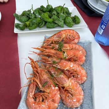 La Cuineta D'en Pep - Prawns and peppers. Great combo! - Spanish Near Me - Barcelona, B La Cuineta D'en Pep - Prawns and peppers. Great combo! - Spanish Near Me - Barcelona, B