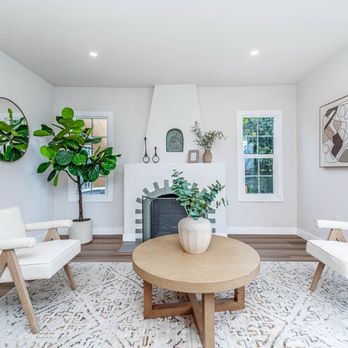 Viano Decor - Living room staged by Viano - Home Staging Near Me - Commerce, California