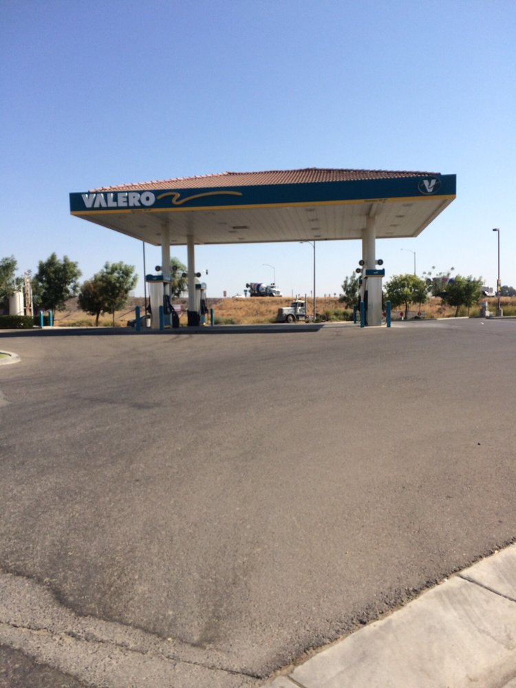 LEMOORE CROSSING Updated October 2024 1225 Sierra Cir, Lemoore, California Gas Stations
