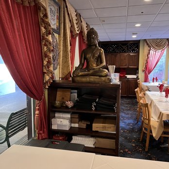 Kamal Palace - Indoor - Indian Near Me - Long Beach, California Kamal Palace - Indoor - Indian Near Me - Long Beach, California