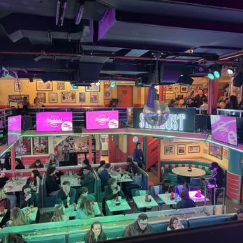 Ellen's Stardust Diner - Diners Near Me - New York, New York