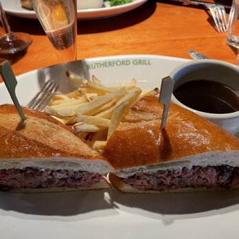 Rutherford Grill - French dip - American Near Me - Rutherford, California