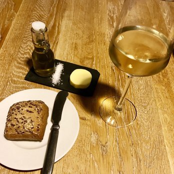 Mövenpick Hotel - Complimentary bread - Hotels Near Me - 's-Hertogenbosch, New Brunswick
