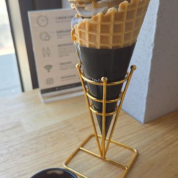 Nana's Green Tea - Hojicha soft serve with warabimochi and shiratama - Cafes Near Me - Pasadena, California