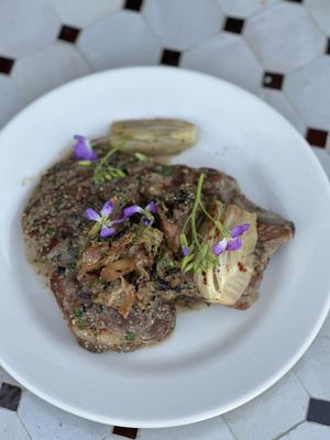 Queen's Raw Bar & Grill by null