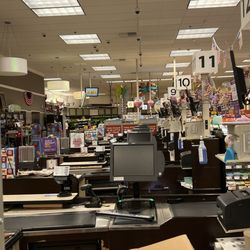 Ralphs - Not ONE cashier! 8pm on a Thursday!
