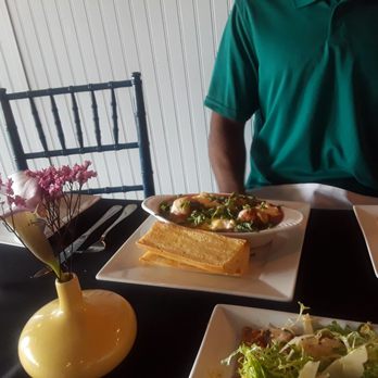 Swirl Wine Bistro - Wine Bars Near Me - Margate, Florida