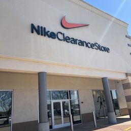 nike outlet on fairmont parkway