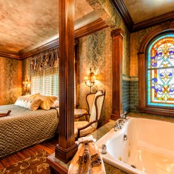 Sebring Mansion Inn & Spa - Leigh Suite, one of the 4 suite in the historic section of the Sebring Mansion Inn & Spa