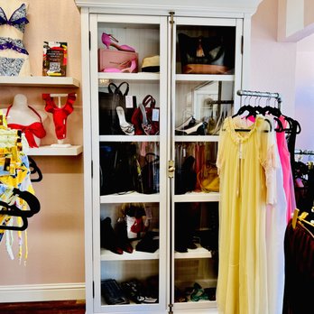 Bombshell Vintage - Interior - Used, Vintage & Consignment Near Me - Napa, California