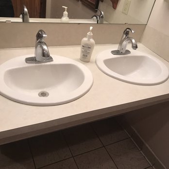 Bistro Le Cep - Dual sinks. - French Near Me - Houston, Texas