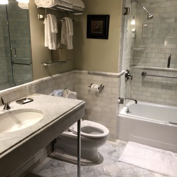 The Lyme Inn - Great bathroom. - Bed & Breakfast Near Me - Lyme, New Hampshire The Lyme Inn - Great bathroom. - Bed & Breakfast Near Me - Lyme, New Hampshire