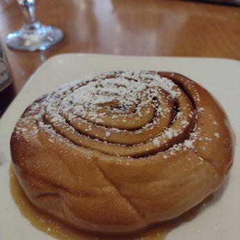 5 Spot - The perfect cinnamon roll - American Near Me - Seattle, Washington