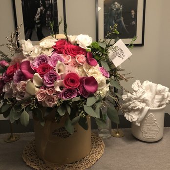Boite De Fleurs - Flower Bouquet - Florists Near Me - Burbank, California Boite De Fleurs - Flower Bouquet - Florists Near Me - Burbank, California