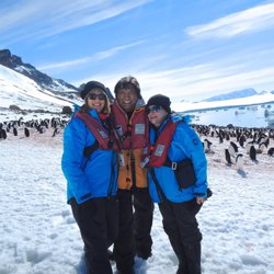 Singles Travel International - Singles getting together to stay warm in Antarctica!