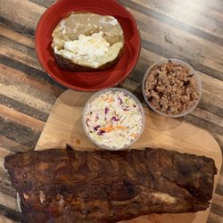 Big Blues Que - Full slab ribs, small coleslaw, small pulled pork and baked potato with sour cream and butter