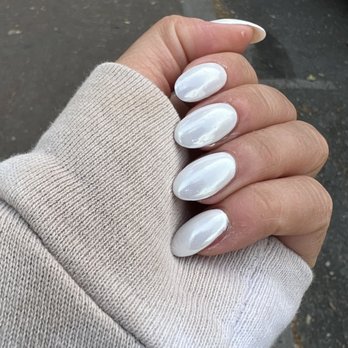 Chloe Nails Lounge - White pearl chrome acrylic set - Nail Salons Near Me - Lafayette, California