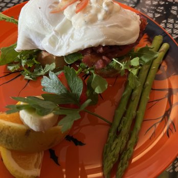 Paul's Place - Eggs Benedict with bacon - Breakfast & Brunch Near Me - Hilo, Hawaii Paul's Place - Eggs Benedict with bacon - Breakfast & Brunch Near Me - Hilo, Hawaii