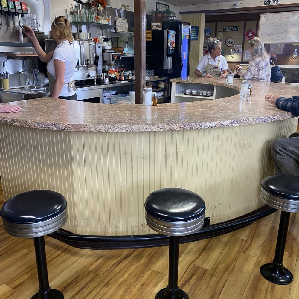 Rounds Restaurant - Dining area - Breakfast & Brunch Near Me - Traverse City, Michigan Rounds Restaurant - Dining area - Breakfast & Brunch Near Me - Traverse City, Michigan