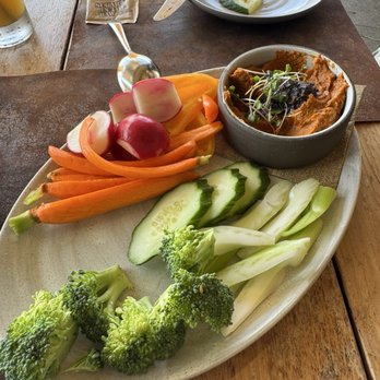 1 Kitchen Hanalei Bay - Hummus and vegetable plate - New American Near Me - Princeville, Hawaii