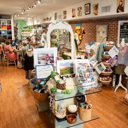 House Mountain Yarn - I warm and welcoming place to craft and shop in the heart of downtown Lexington, VA.