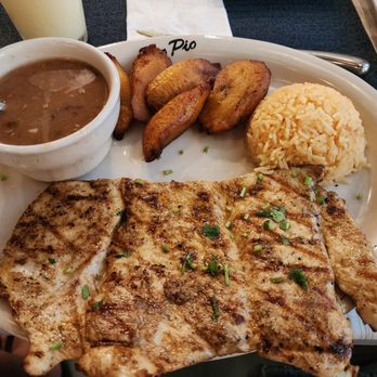 Pio Pio Vineland - Pechuga de Pollo a la Plancha con Cebolla - Empanadas Near Me - Orlando, Florida Pio Pio Vineland - Pechuga de Pollo a la Plancha con Cebolla - Empanadas Near Me - Orlando, Florida