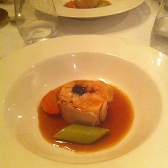 Le Pergolèse - Volaille de Bresse en ballotine, coeur de foie gras à la truffe, légumes de pot-au-feu - French Near Me - Paris, 75