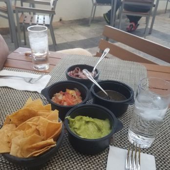Maria Bonita - Guacamole was disgusting...the habanero salsa was good though...watered down sodas - Mexican Near Me - Cancún, ROO