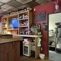 Wally B’s Seafood & Steakhouse - Bar