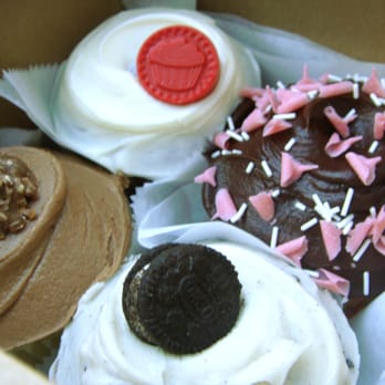Frosted Cupcakery - Bakeries Near Me - Long Beach, California