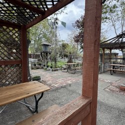 Walker Burger - Garden seating