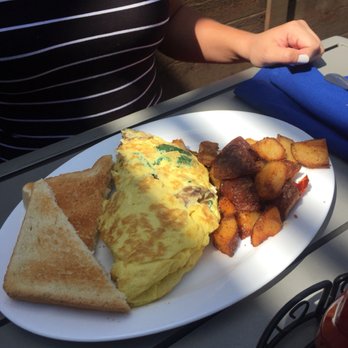 Old Glory Kitchen + Spirits - Goat Cheese, Spinach & Mushroom Omelette ($10) - Pizza Near Me - Keyport, New Jersey